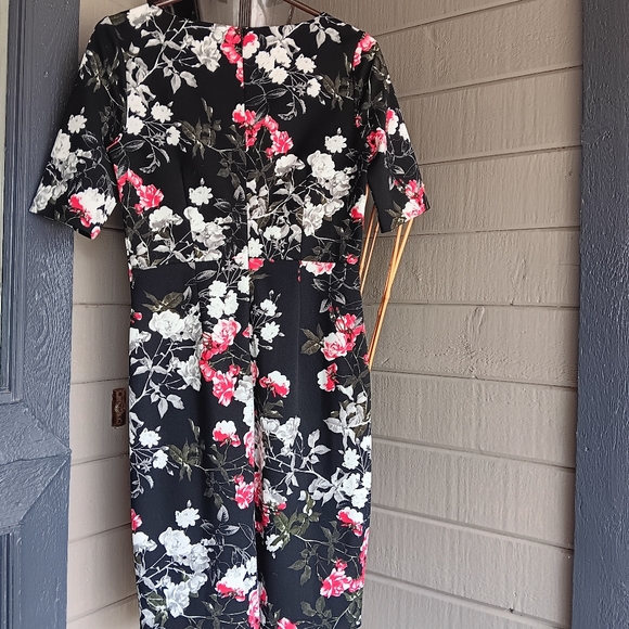 Banana Republic Black White and Red Floral Dress Size 2 - Picture 4 of 4
